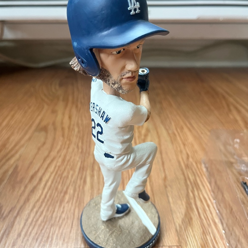 Bobble head - Picture 12 of 14